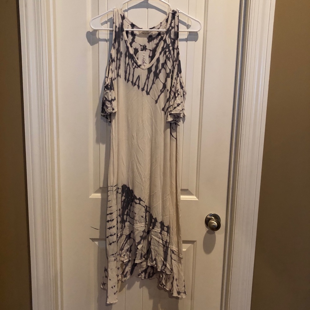 Cold shoulder midi dress!